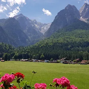 https://landhaus-waldrebe.com-bavaria.com