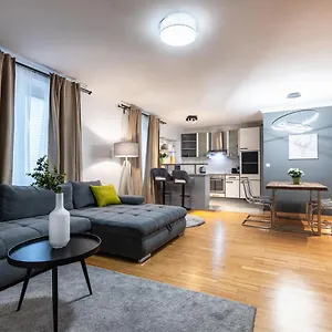  Apartamento Live Centrally In A Spacious And Modern In